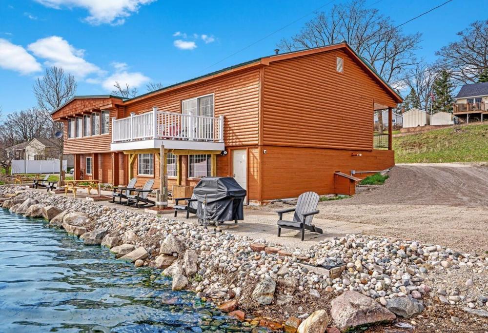 2 Units on Fife Lake with Hot Tub-Sleeps 14
